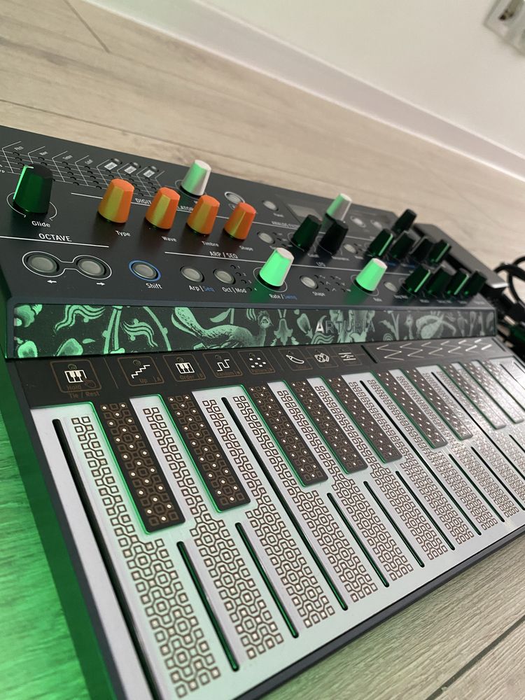 Sprzedam Analogowy Syntezator i walizka od firme ARTURIA