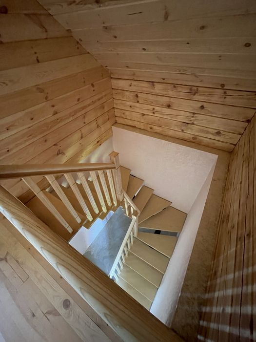 Сходи, деревʼяні сходи, каркас, металевий каркас, сходи з дерева