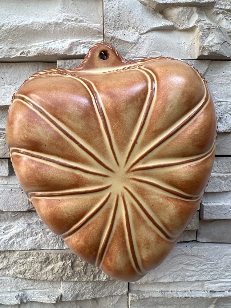 Stara forma ceramiczna w kształcie serca serce