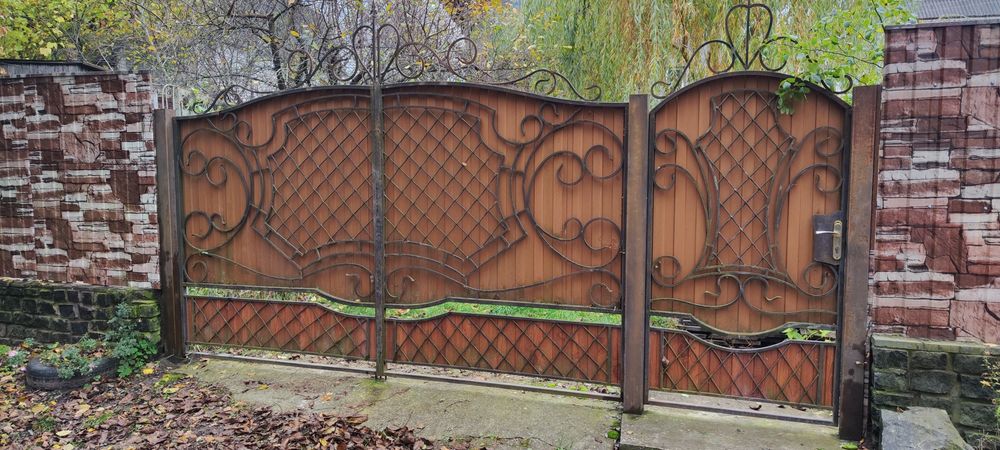 ТЕРМІНОВО новобудова в живописному місці на березі озера