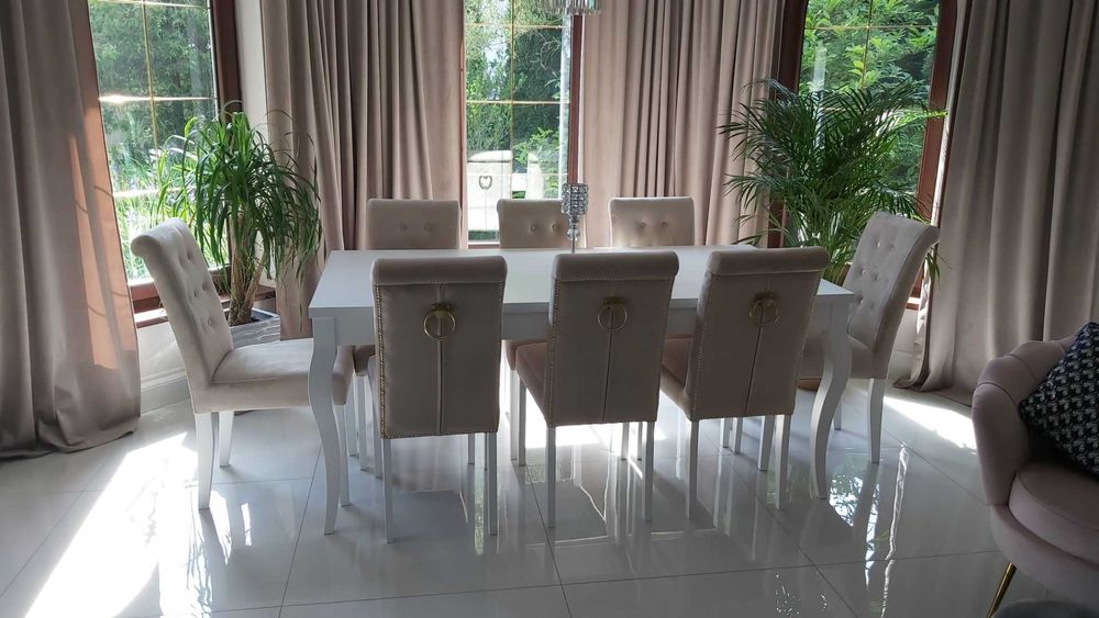 Krzesło pikowane tapicerowane z kołatką pinezkami producent