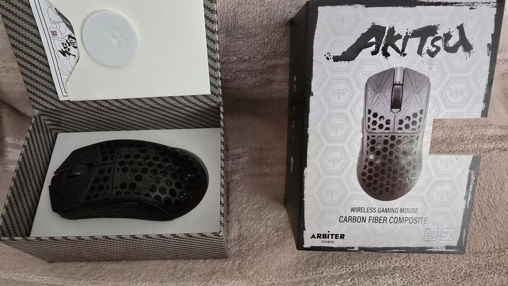 Myszka z włókna węglowego. AKITSU Carbon Fiber 8k Wireless