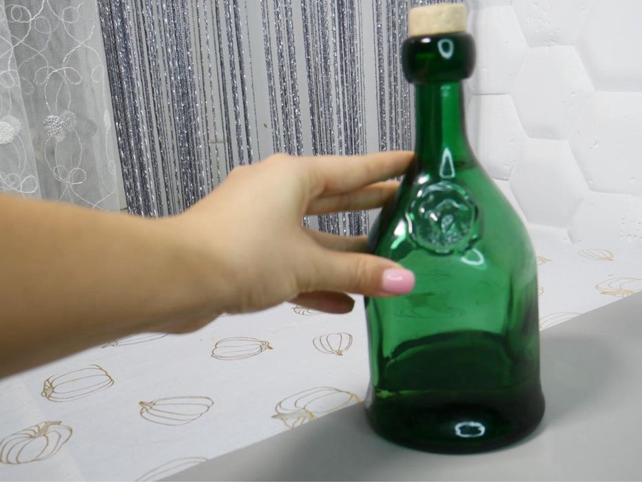 Декоративна скляна пляшка