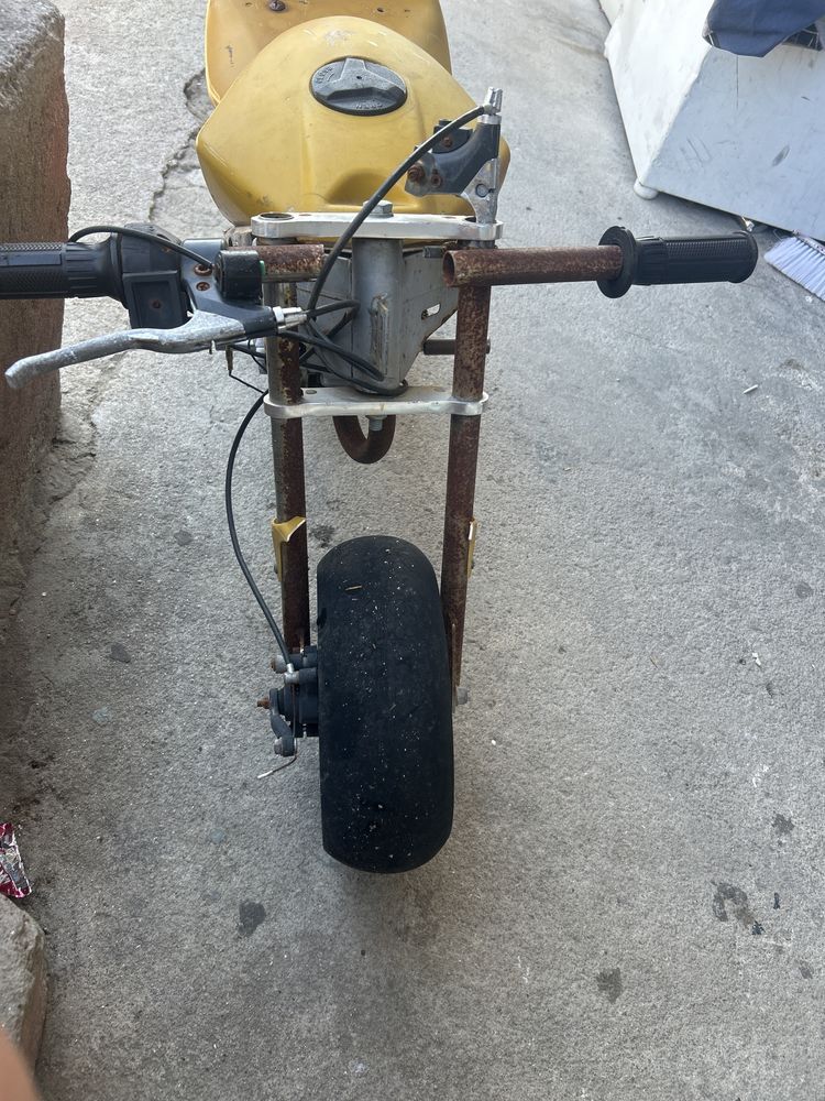 Mota de pista crianca