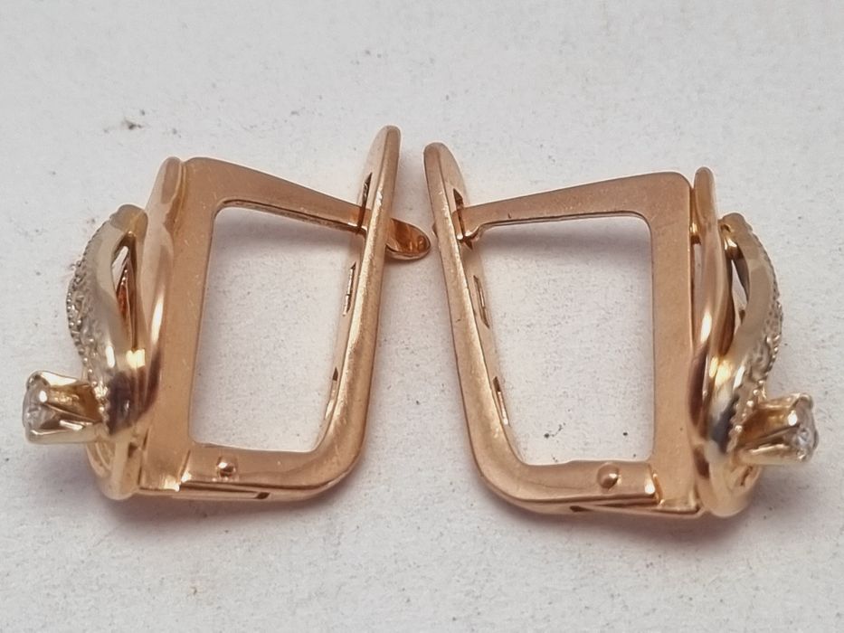 Золотые серьги с бриллиантами