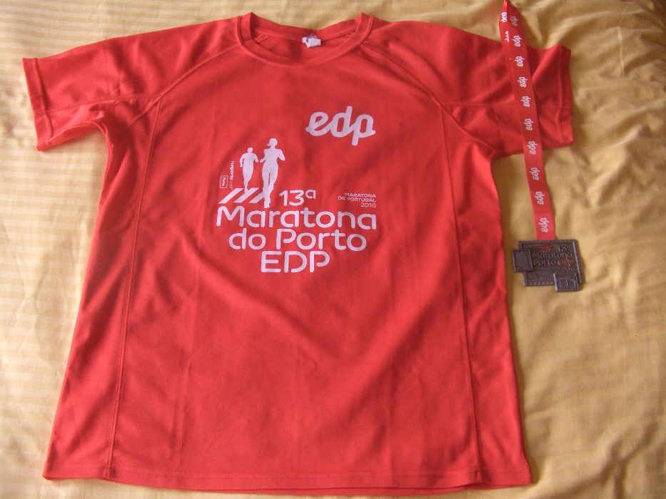 Camisola e medalha Maratona do Porto 2016