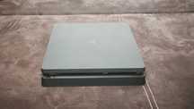 Konsola PlayStation 4 dwa pady oraz 6 gier