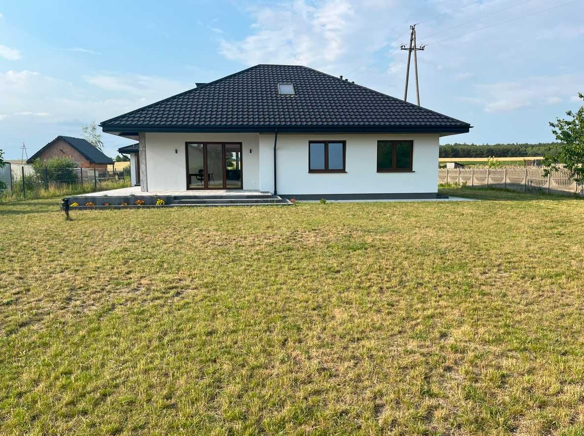 Funkcjonalny dom położony na przepięknej działce koło Poddębic