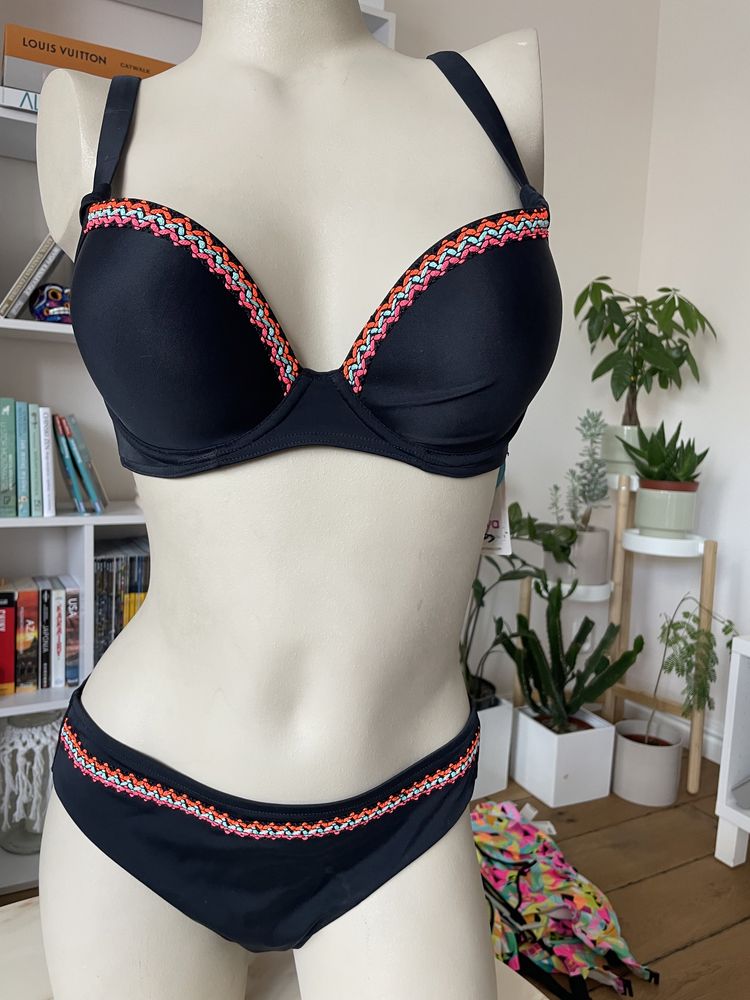 Bikini nowe 70DD biustonosz kąpielowy z majtkami firmy Freya