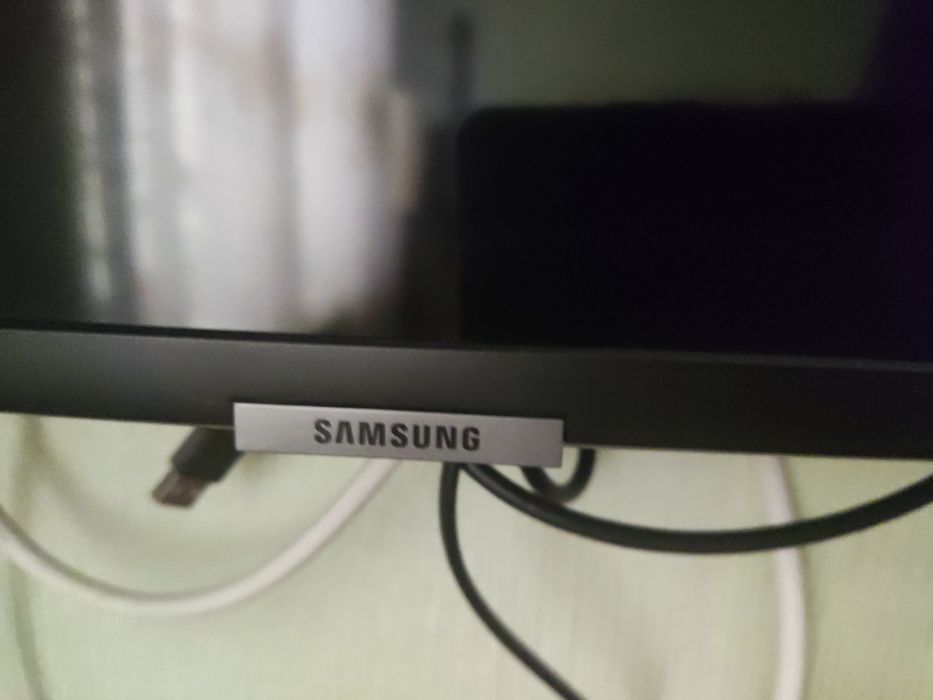 Tелевізор Samsung UE50RU7172UXXH Smart TV 4К UHD
П0ТРЕБУЄ ЗАМIНИ МАТР