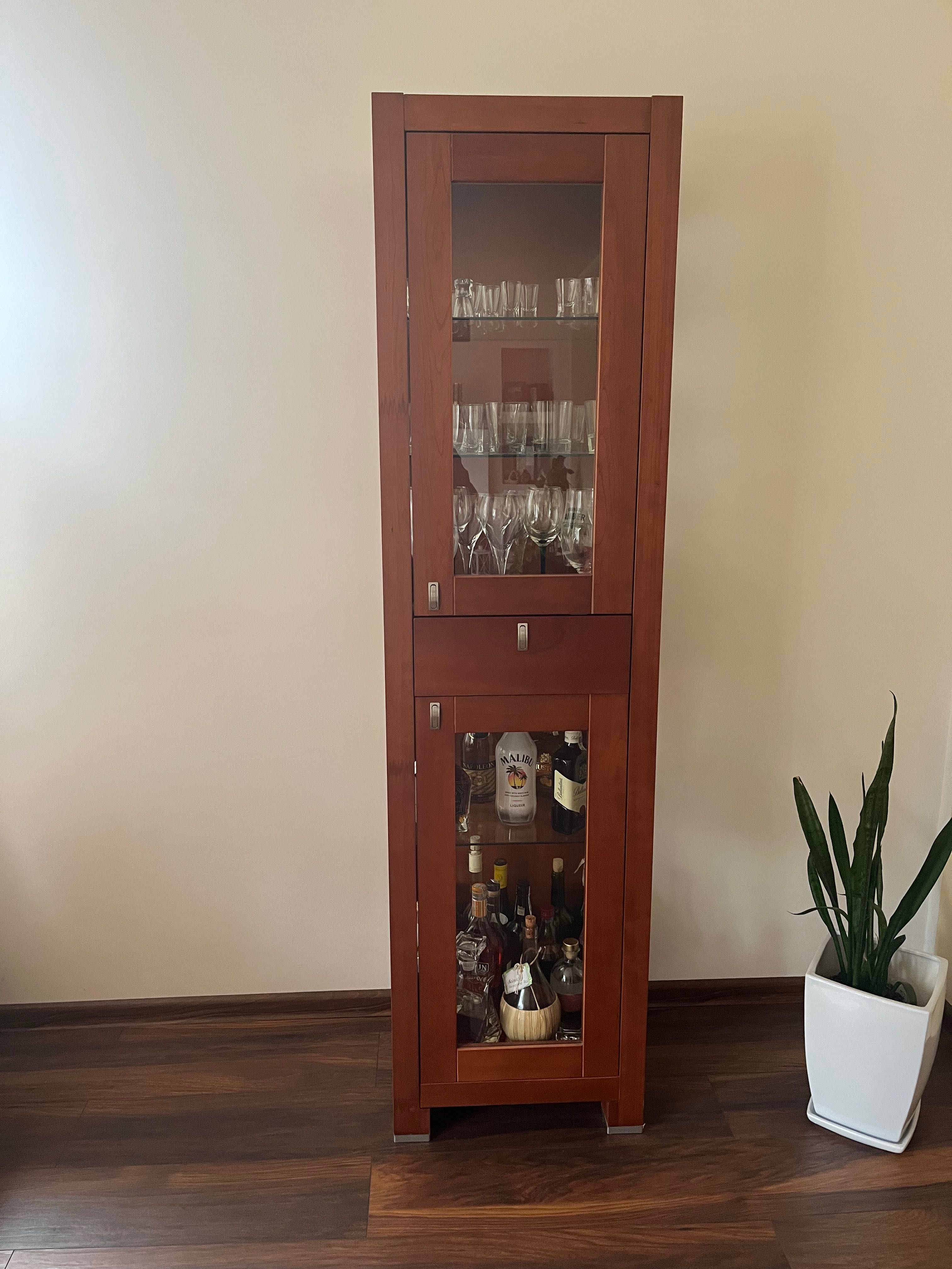 Komoda z witryną szklaną i szufladami ciemny brąz