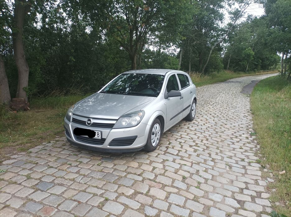 Opel Astra 1.6 benzyna klima hak tempomat pt na rok