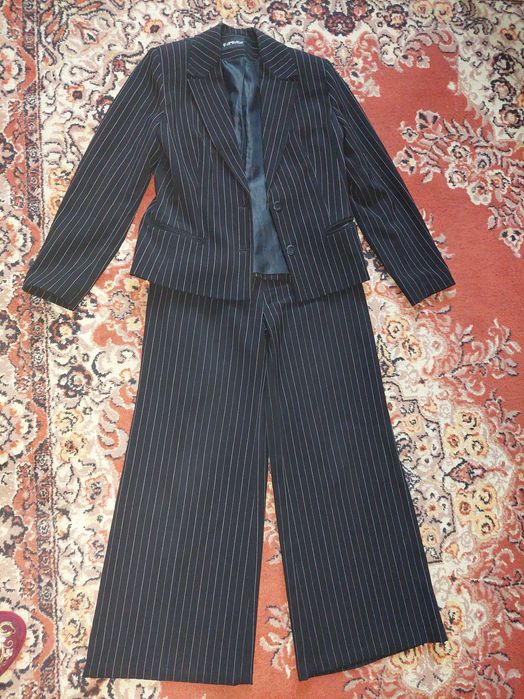 Костюм брючний б/в