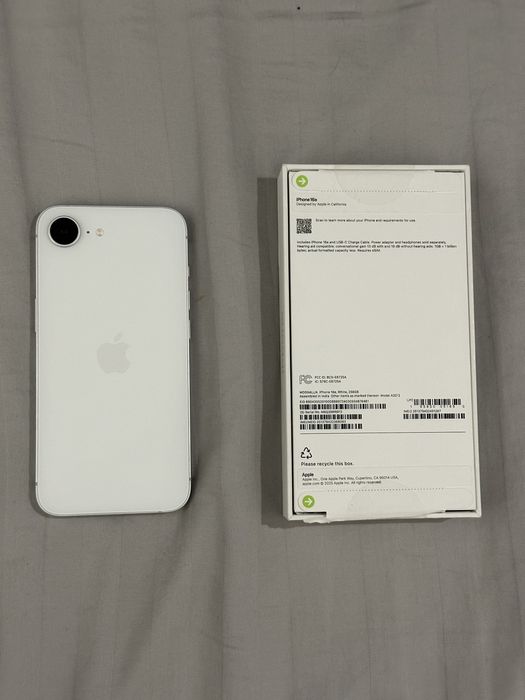 Apple iPhone 16e 256GB eSim A3212 MD0G4LL/A