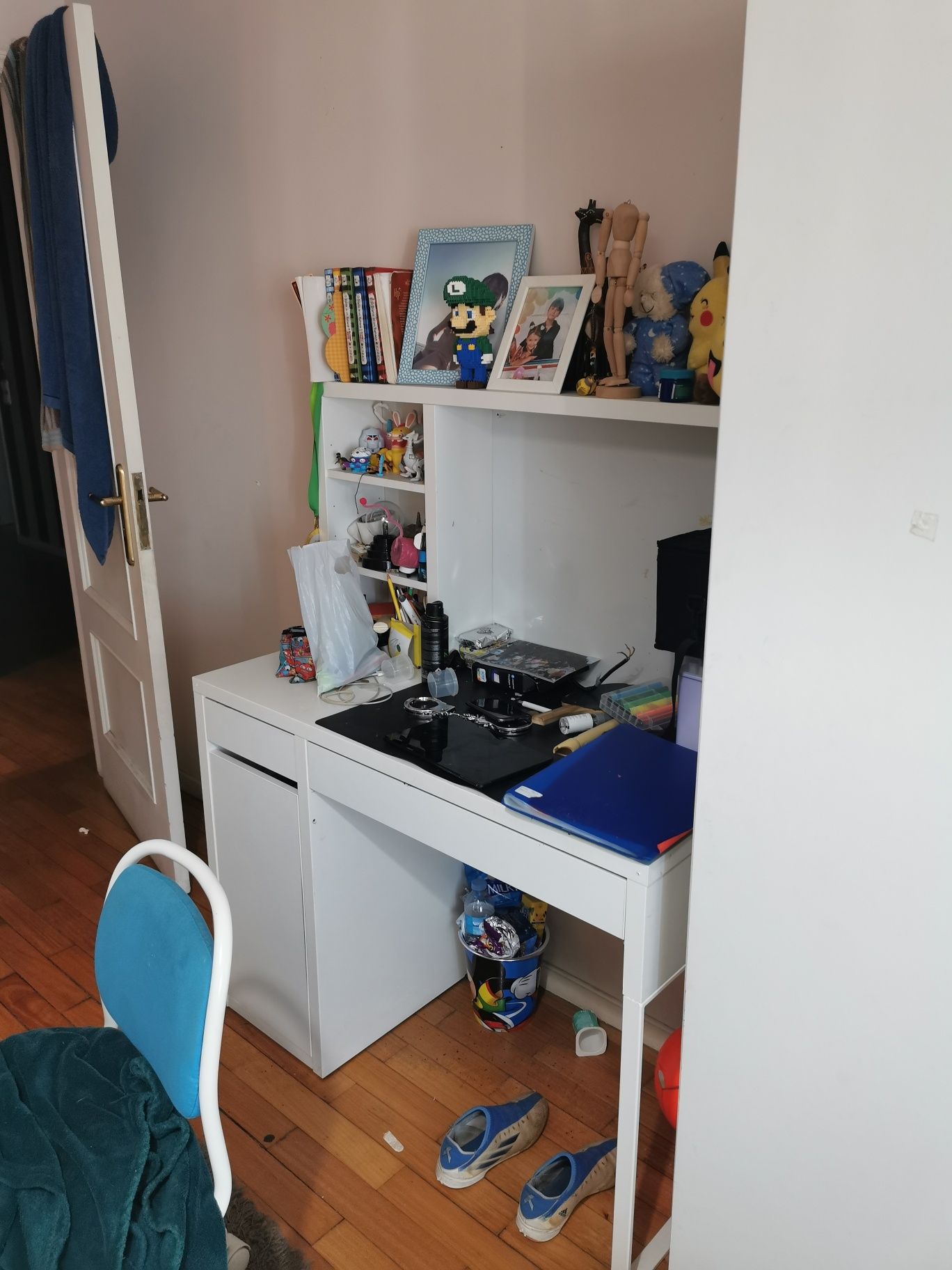 Escrivaninha infantil