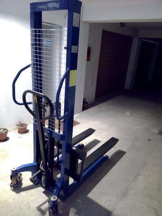 ALUGUER de Stacker Empilhador Monta-Cargas Capac. 1000Kg Eleva 1,6mt