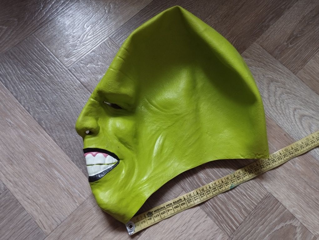 Пикантная маскарадная маска