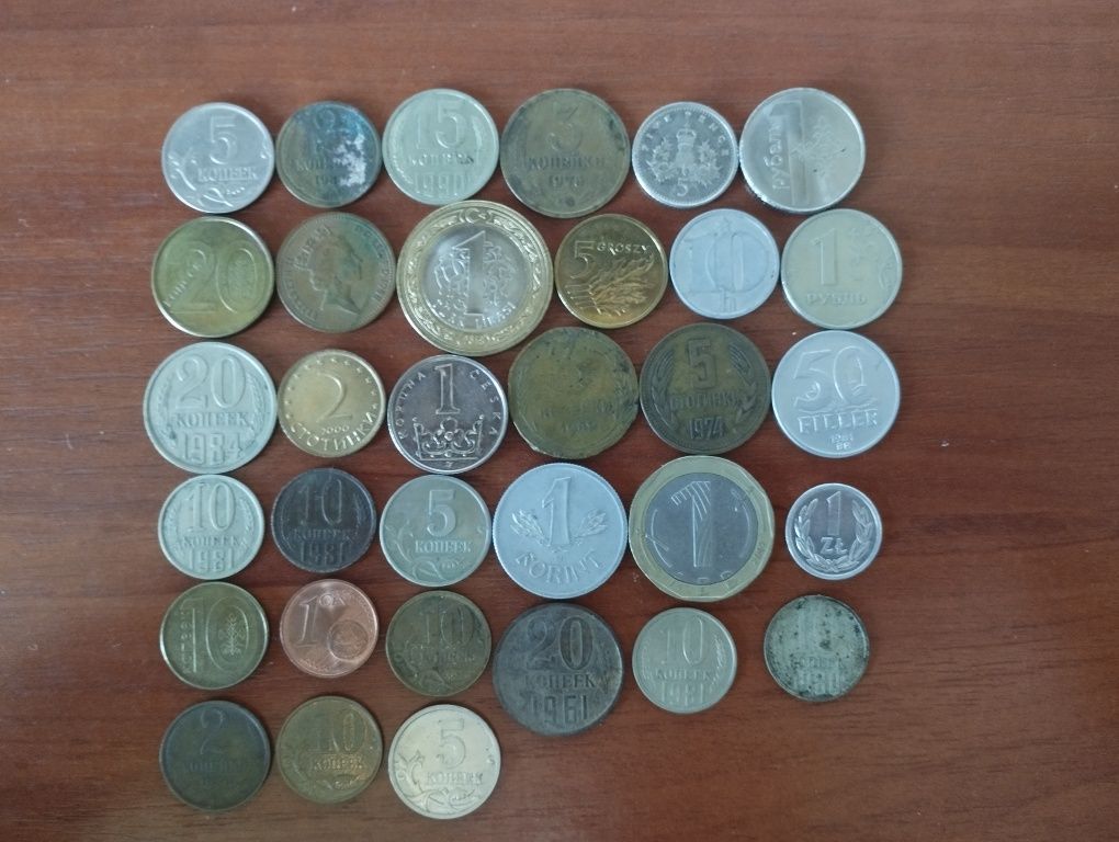Много иностранных и СССР монет для коллекции