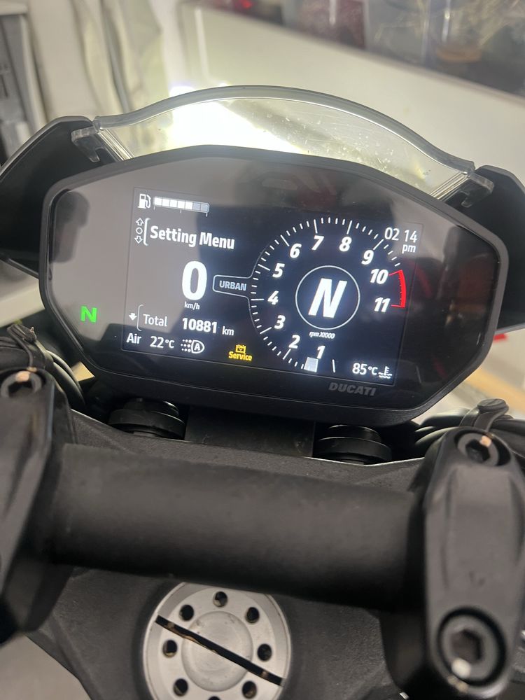 Ducati Monster 937 de 2021 - Excelente Estado
