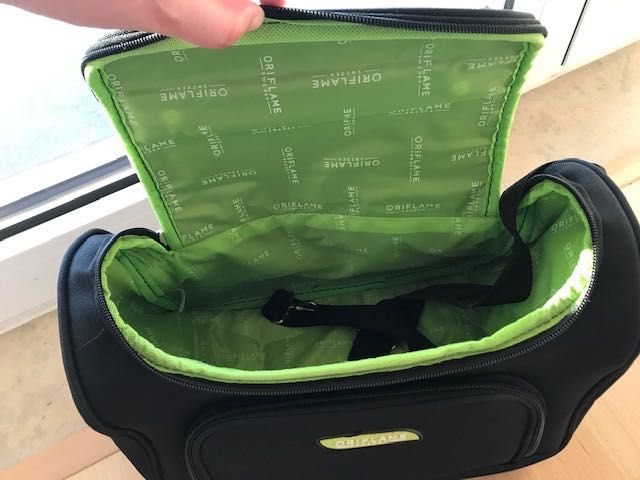 Mala Preta espaçosa NOVA Oriflame