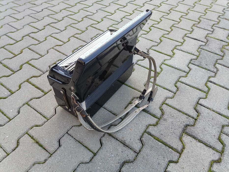 Akordeon Weltmeister Unisella 80 basowy