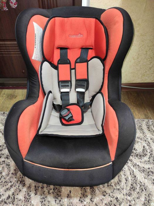 Дитяче крісло в авто