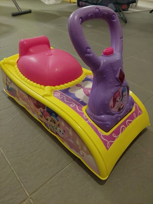 Carrinho tipo tapete mágico Shimmer and Shine