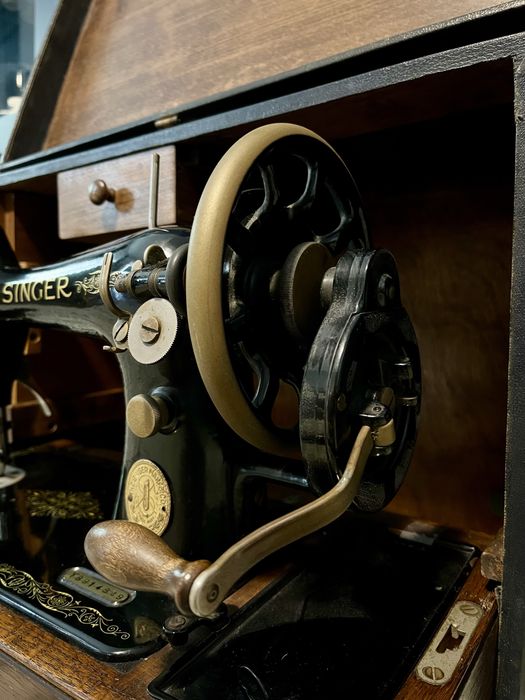 Singer No. 99 – Máquina de Costura Vintage (1933)