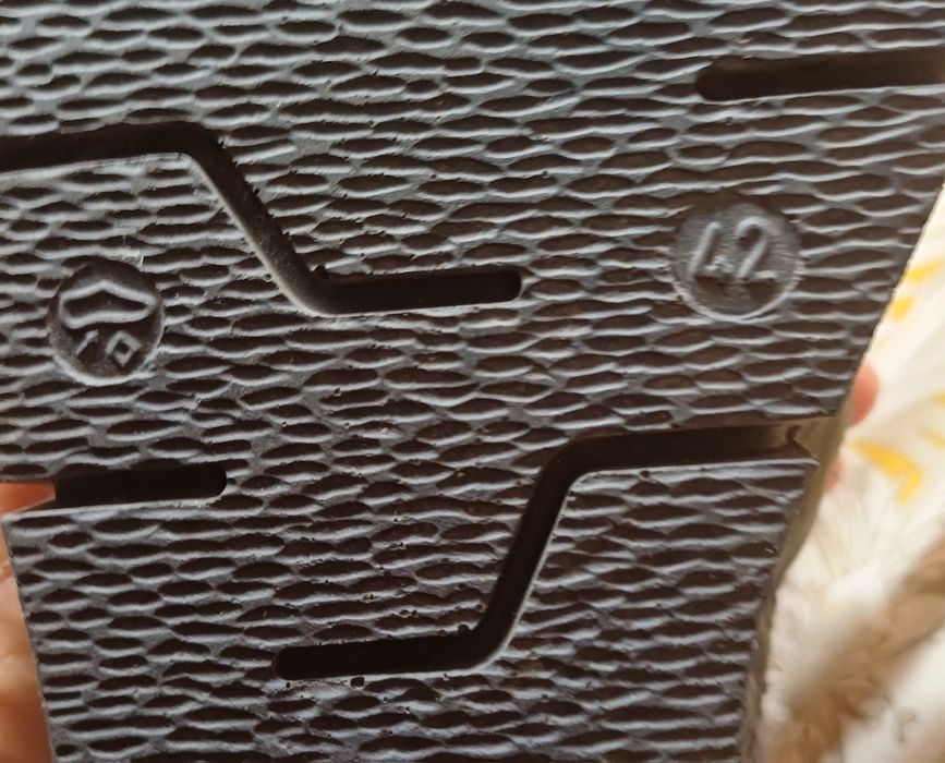 Продам  недорого  полусапожки