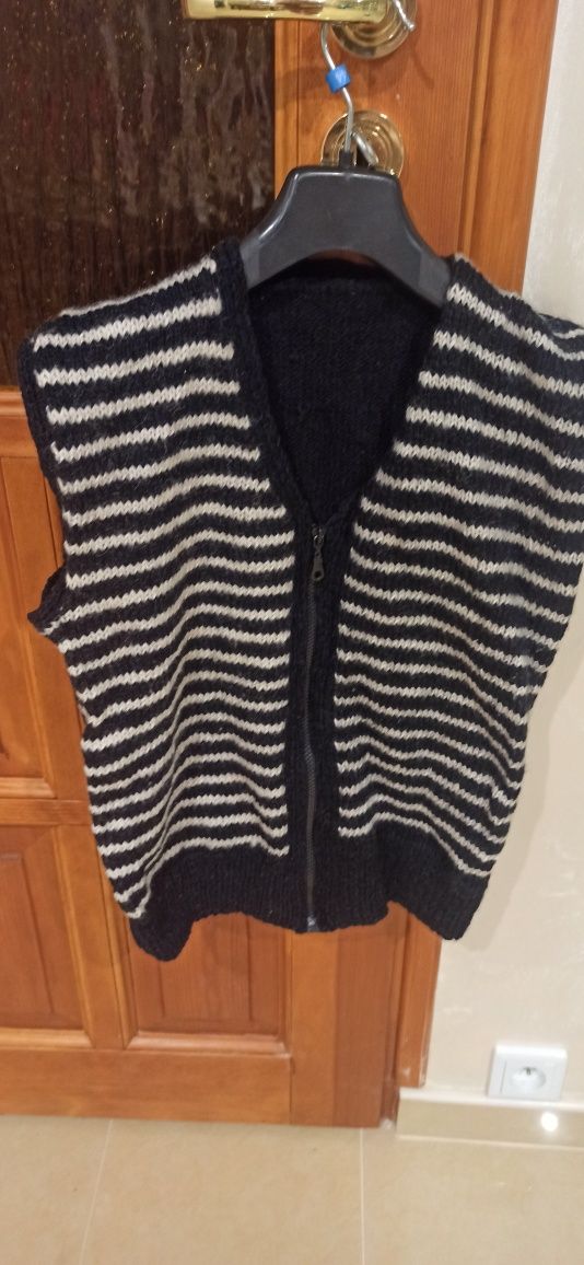 Damski ciepły sweter robiony na drutach
