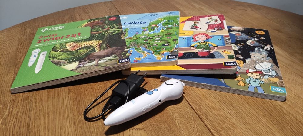 Pióro Albik + Wszechświat + Atlas świata+ Wesoła nauka +Świat zwierząt