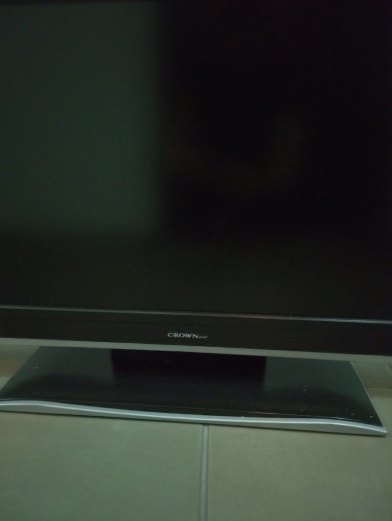 TV LCD Crown 43"