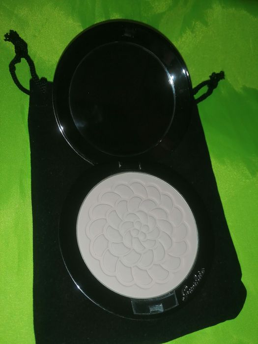 Освітлююча та матуюча пресована пудра Guerlain Teint Rose Meteorites