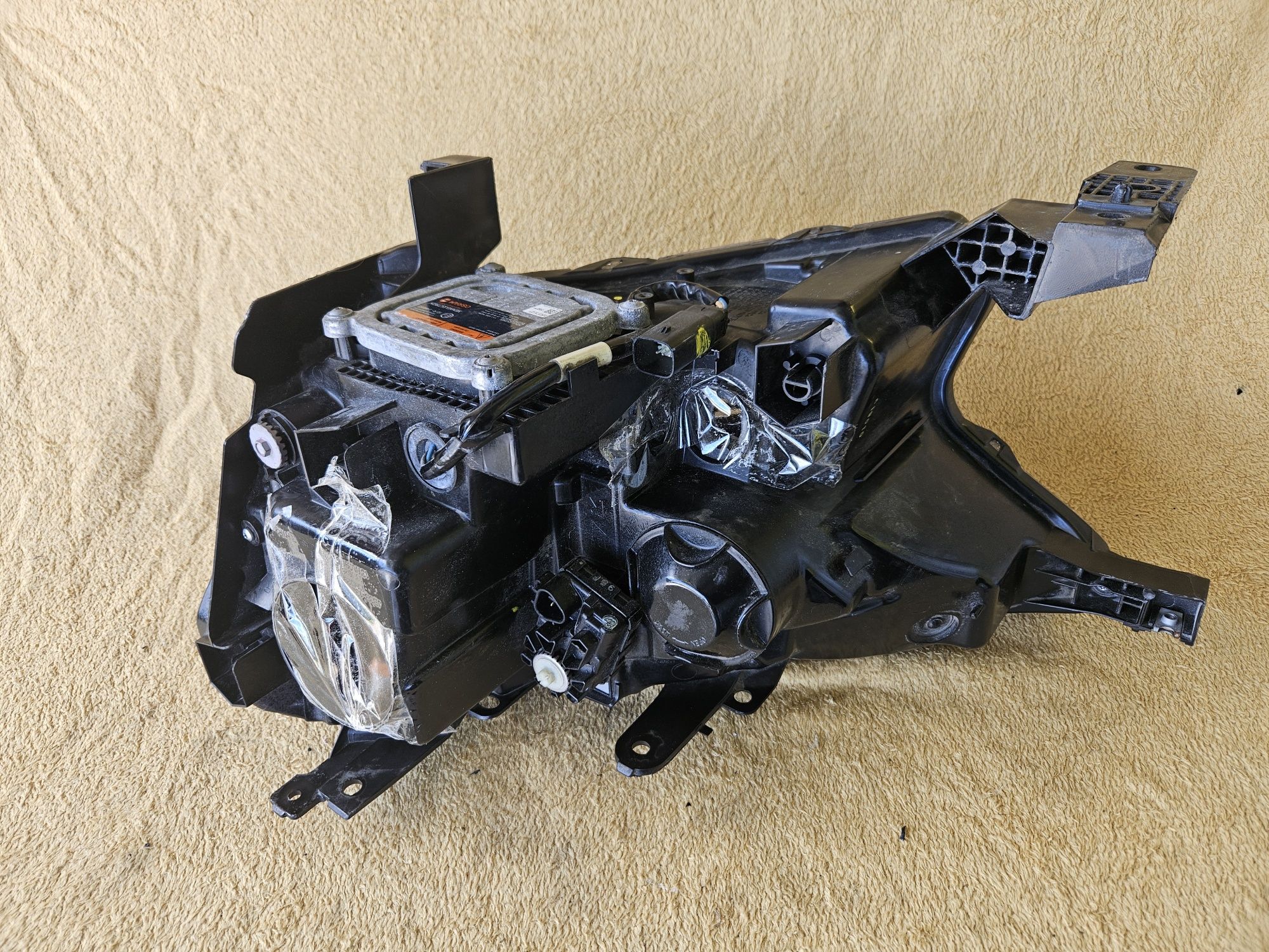 Ford Renger 4 5 lift xenon lewa lampa Ładna