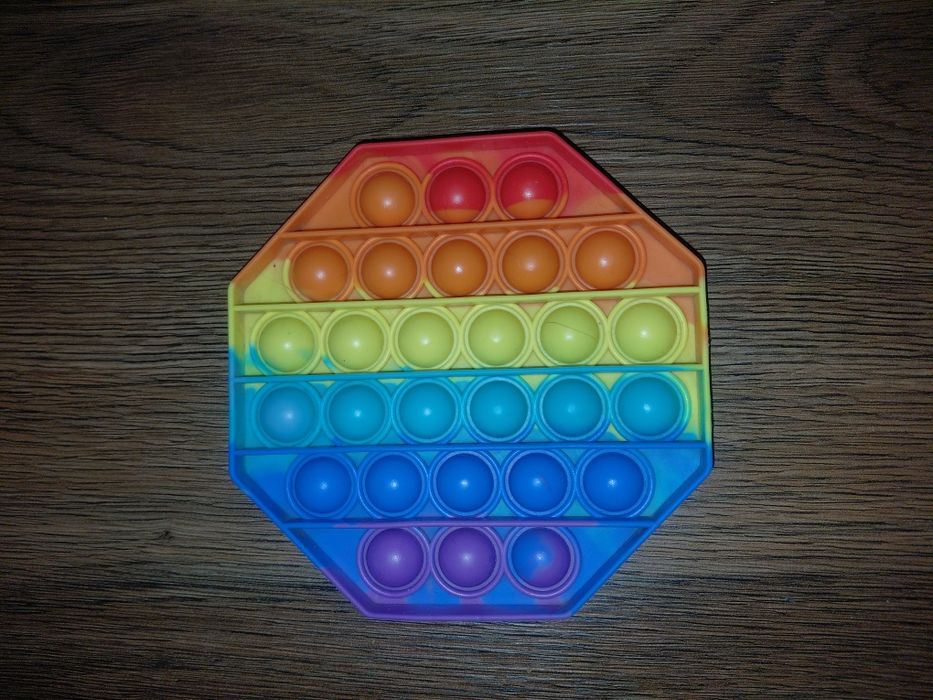 Резинові змії, динозаври, птиці, звіри, попіт