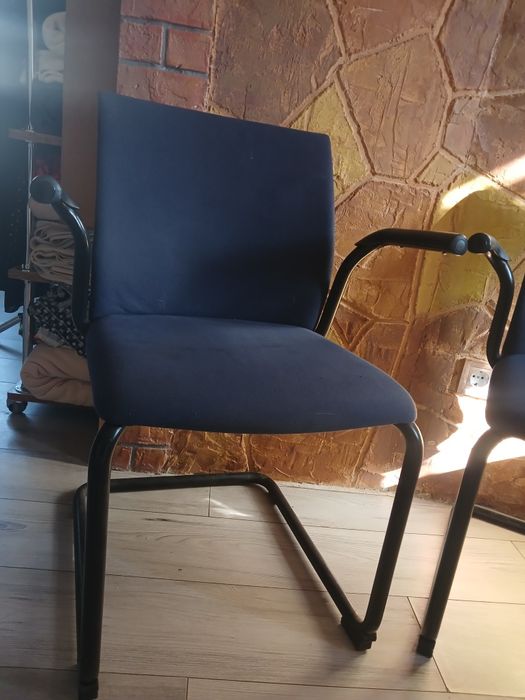 Офісн сучасніі меблі