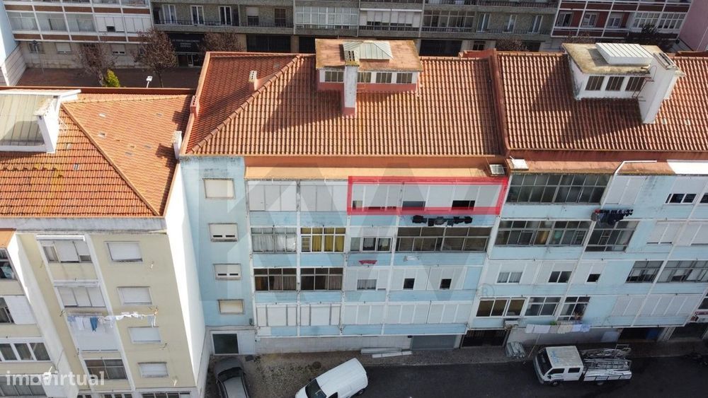 Apartamento T2 à venda na Avenida D. João V - AMADORA