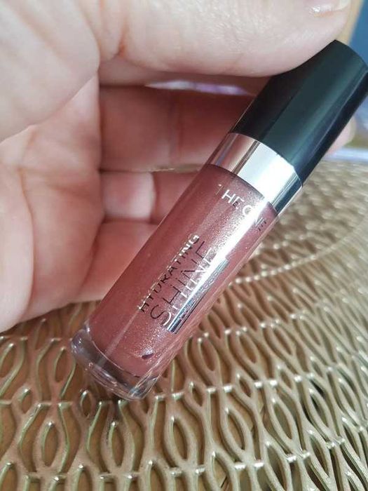 Błyszczyk do ust The One Oriflame Glowing Nude nowy