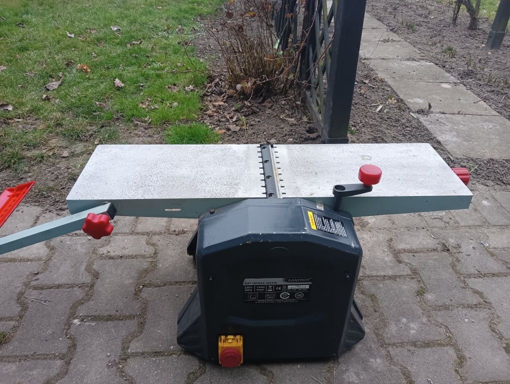 Strugarko-grubościówka Matrix