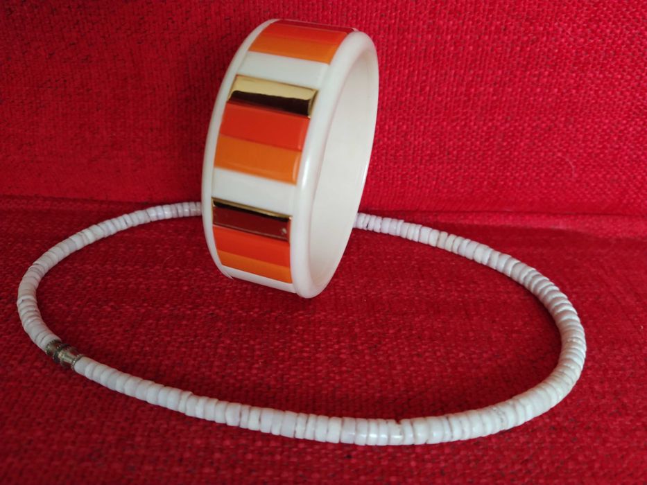 Conjunto Colar branco + Pulseira tons laranja