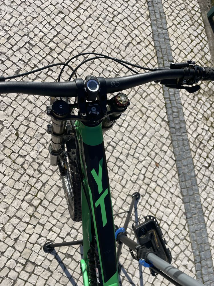 Bicicleta downhill YT tues