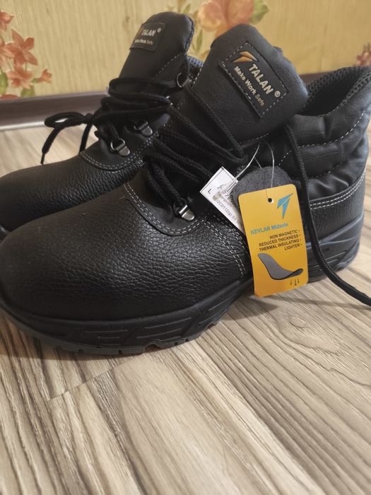 Ботинки рабочие р. 40-41. Новые.