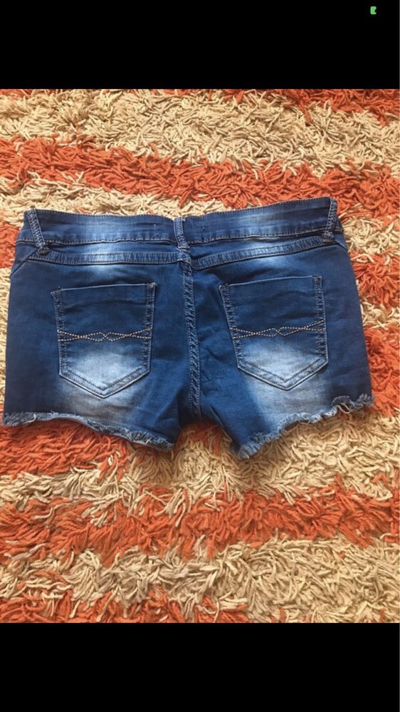 Krótkie jeansowe spodenki damskie