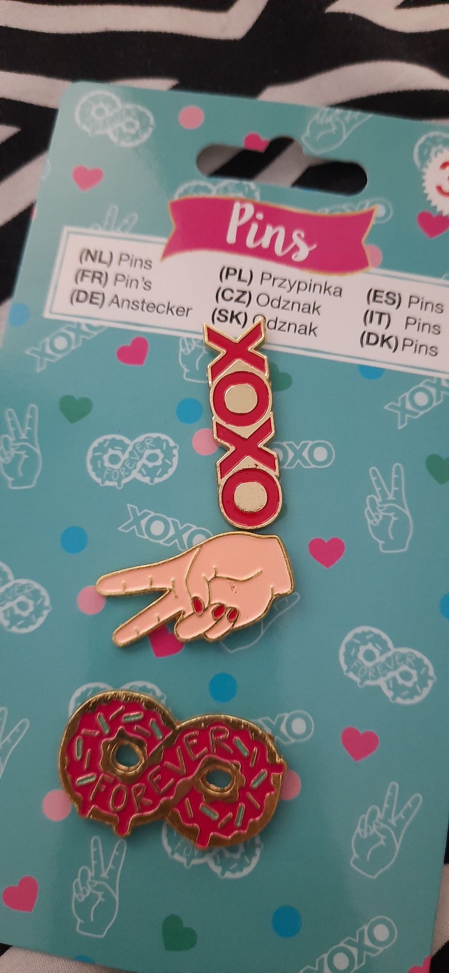 Przypinki pinsy do odzieży