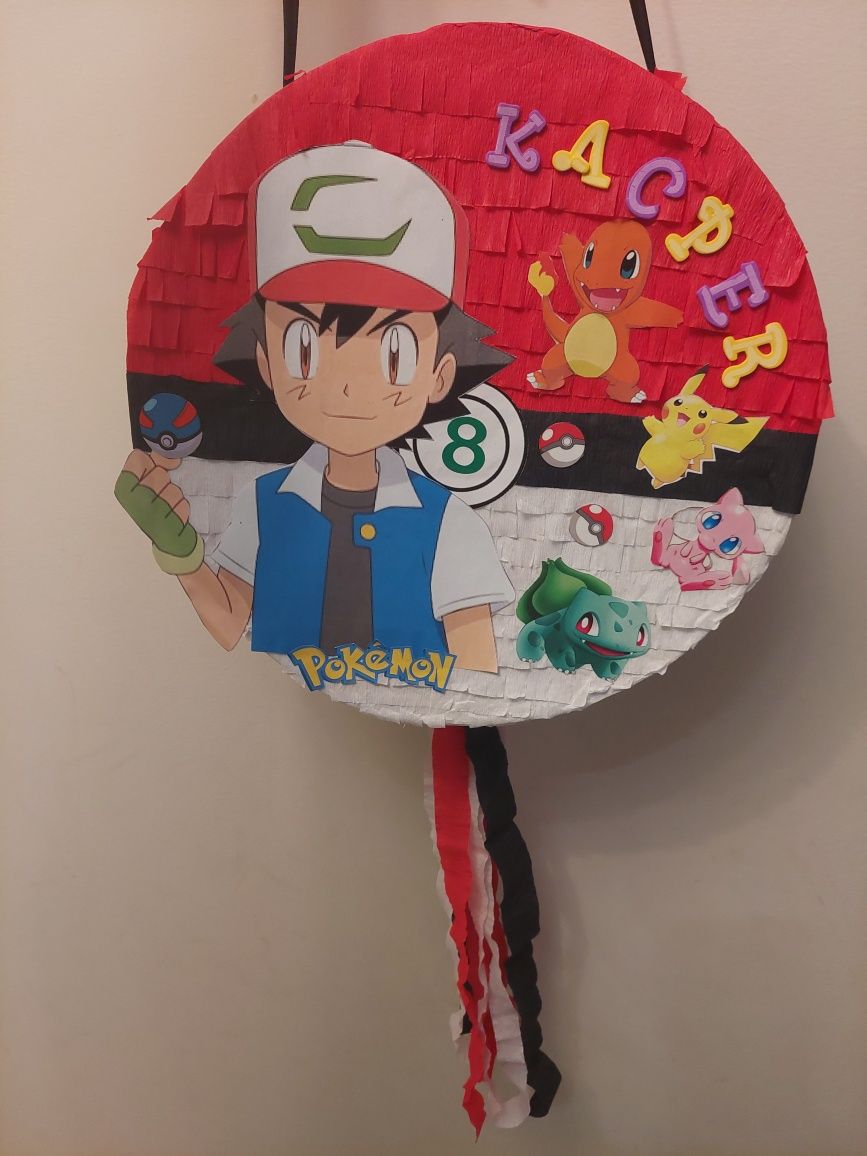 Piniata pokemon pokeball z wybranymi pokemonami z kijem