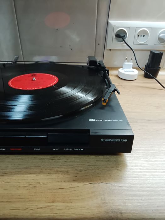 Виниловый проигрыватель Phillips.б/у