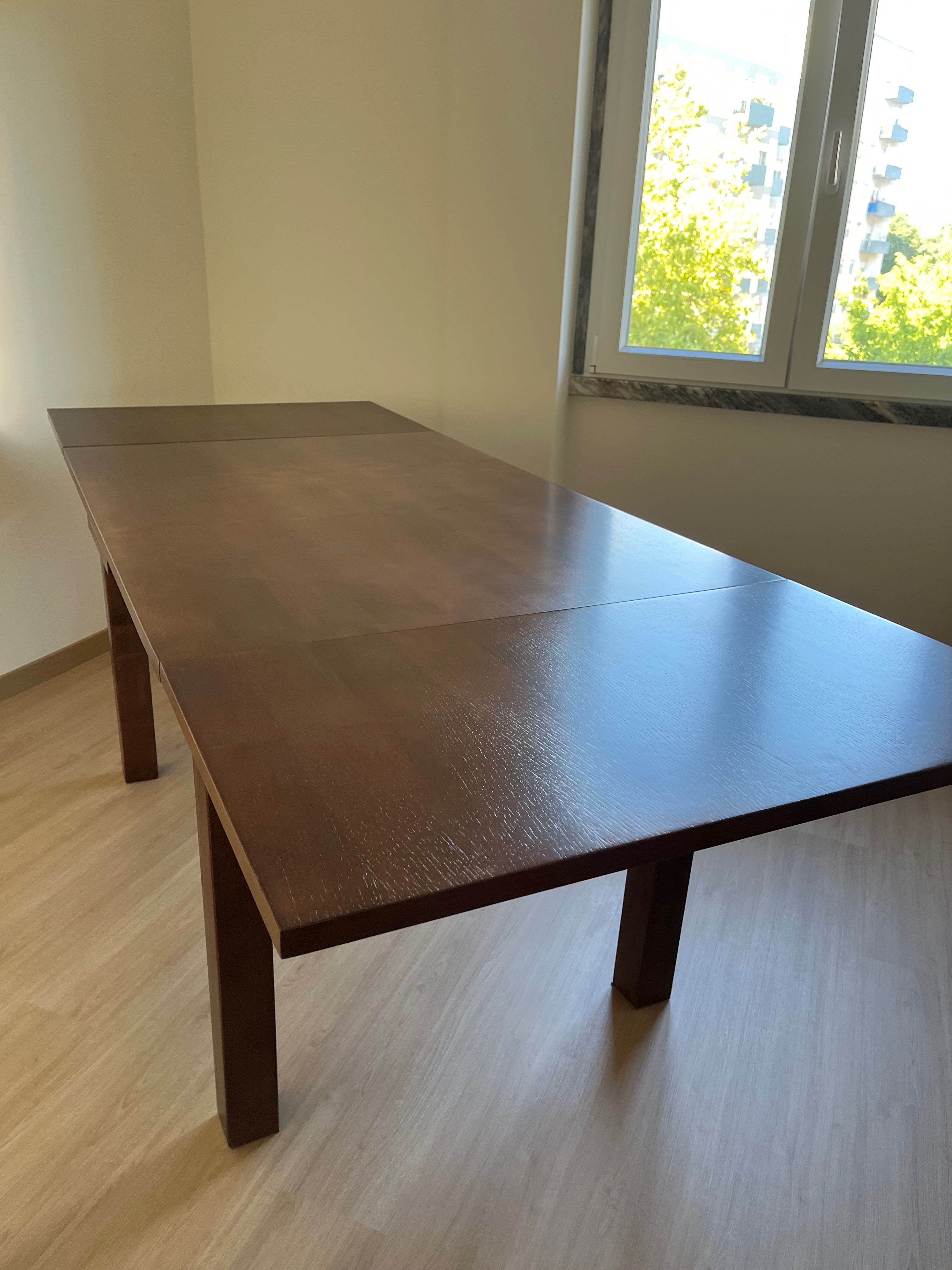 Mesa extensível madeira de Castanho– como nova | Pouca utilização.