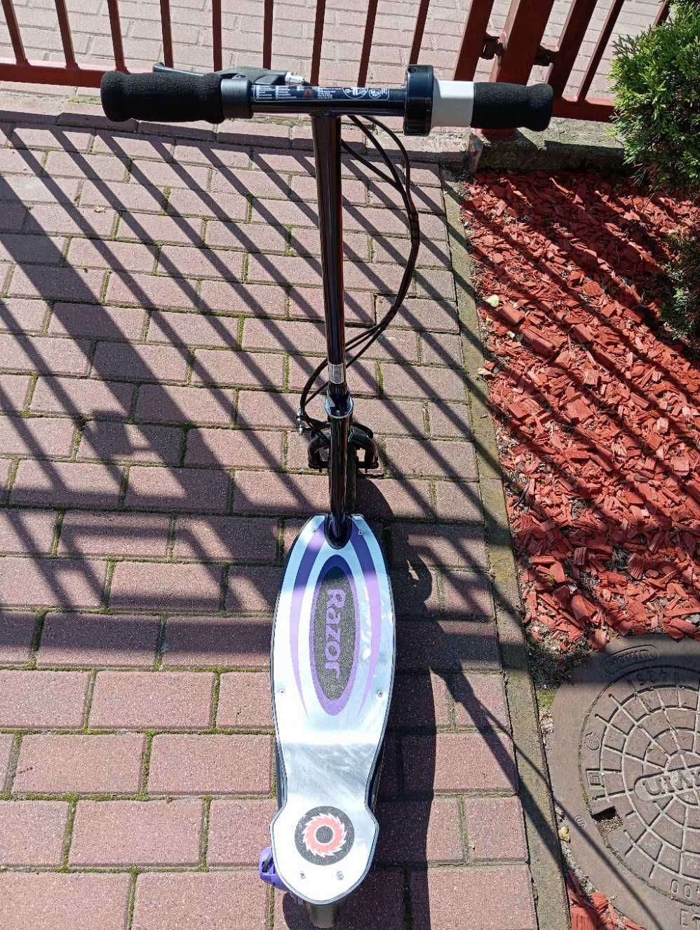 Razor hulajnoga elektryczna E100 PowerCore Purple dla dzieci 7+