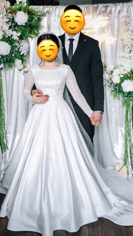 Продам стриману весільну сукню