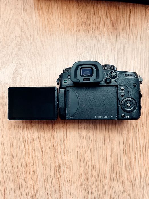Panasonic GH5 - com 4 baterias, carregador e caixa originais